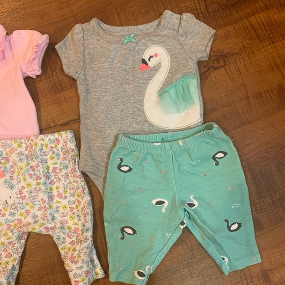 Set Carters Newborn Outfits - Picture 3 of 3